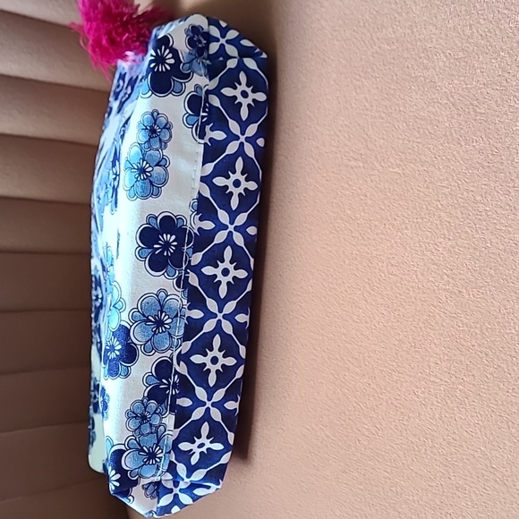 Estee Lauder Cosmetic Case - Picture 3 of 5